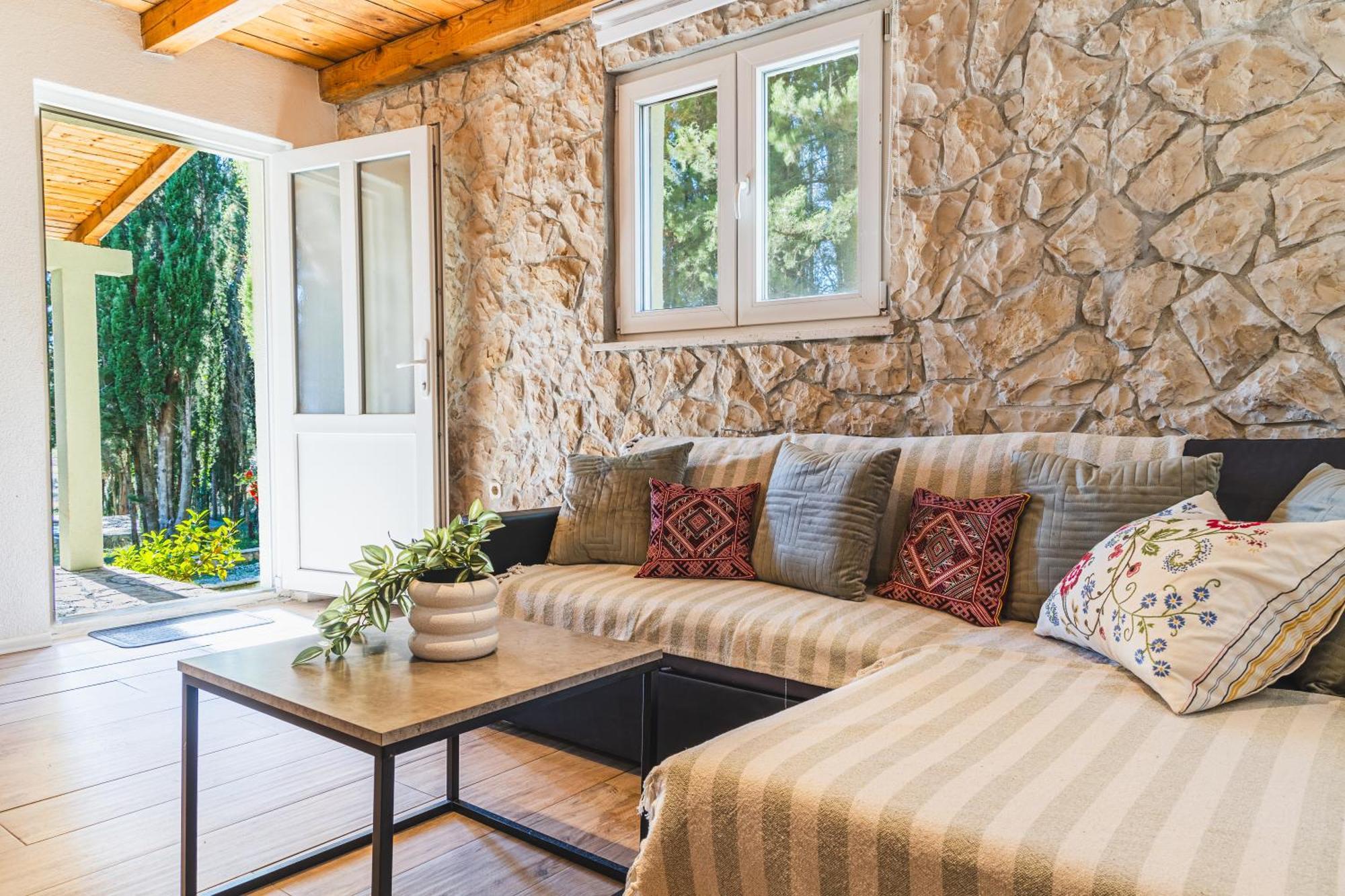 Country House Uros In Nature With Pool Lovorno Экстерьер фото